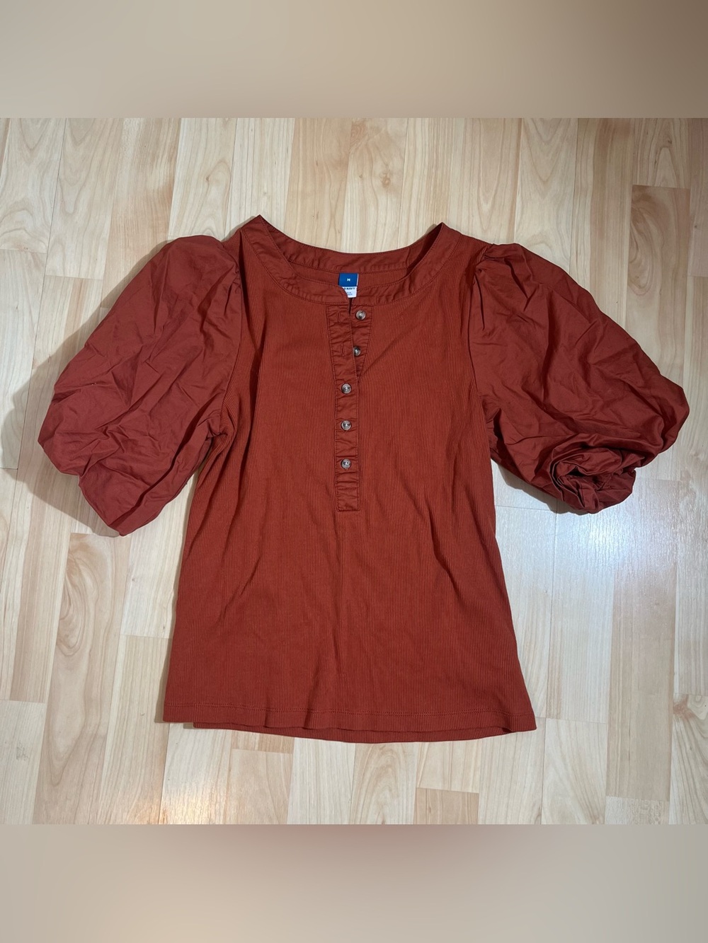 Old Navy Rust Puff-Sleeve Henley Top features exaggerated puffed sleeves med
